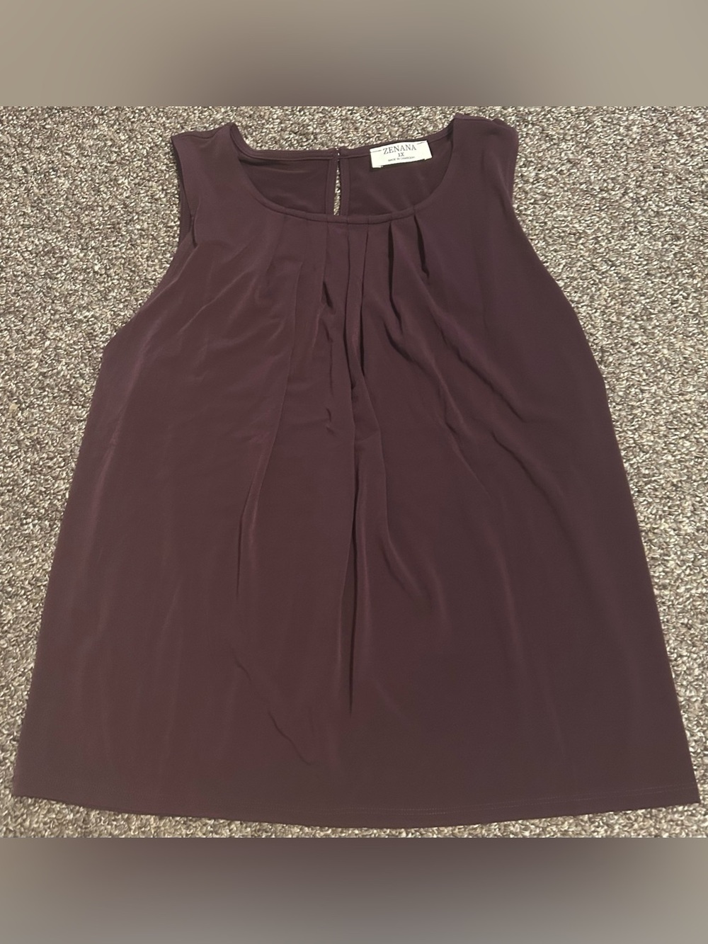 Zenana Outfitters 1X Women’s Sleeveless Pleated Tank Top Plum with keyhole back